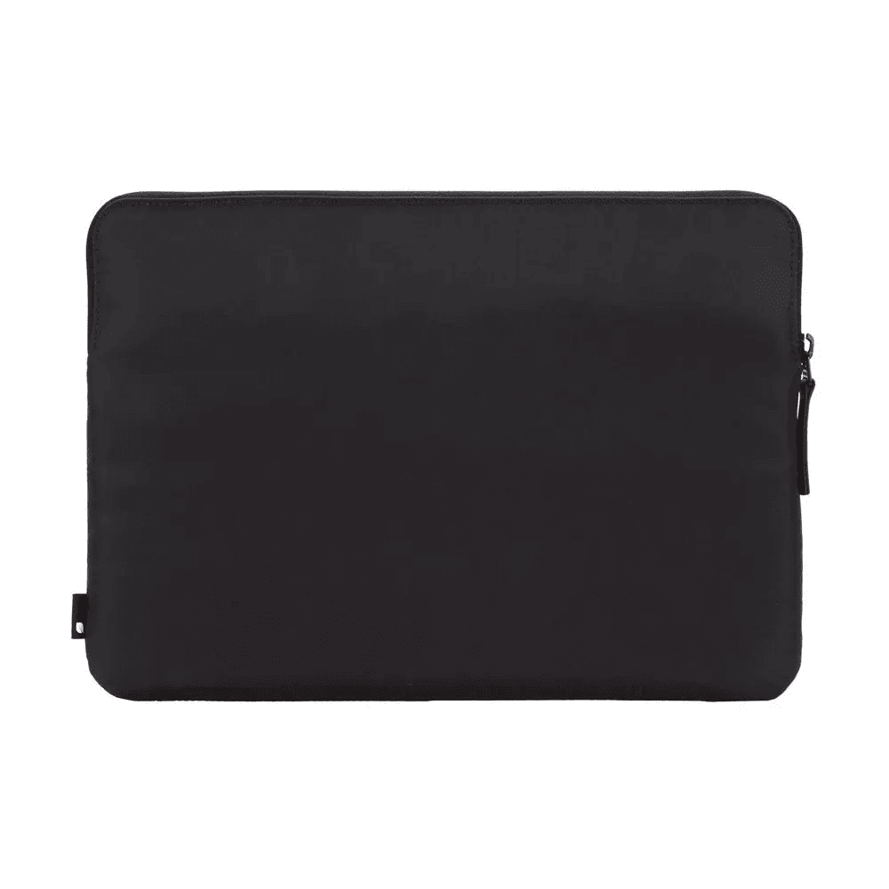 جراب Incase Compact المصنوع من النايلون المقاوم للطائرات لجهاز MacBook Pro مقاس 13 بوصة وجهاز MacBook Air مقاس 13 بوصة (2016-2024 - أسود) - أسود