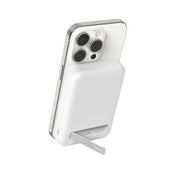 باور بنك Belkin BoostCharge Pro المغناطيسي بتقنية Qi2 بقدرة 15 واط وسعة 8,000 مللي أمبير - أبيض