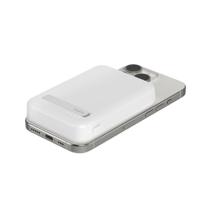 باور بنك Belkin BoostCharge Pro المغناطيسي بتقنية Qi2 بقدرة 15 واط وسعة 8,000 مللي أمبير - أبيض