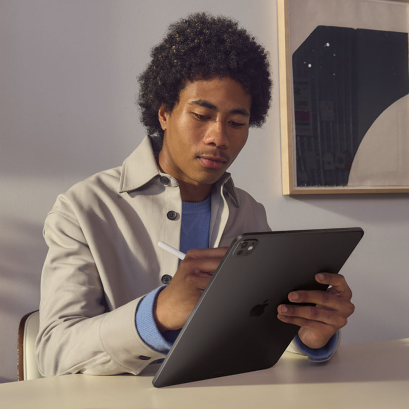 iPad_Pro_13-in_M5_WiFi_Silver_PDP_Image_Position_5__en-ME