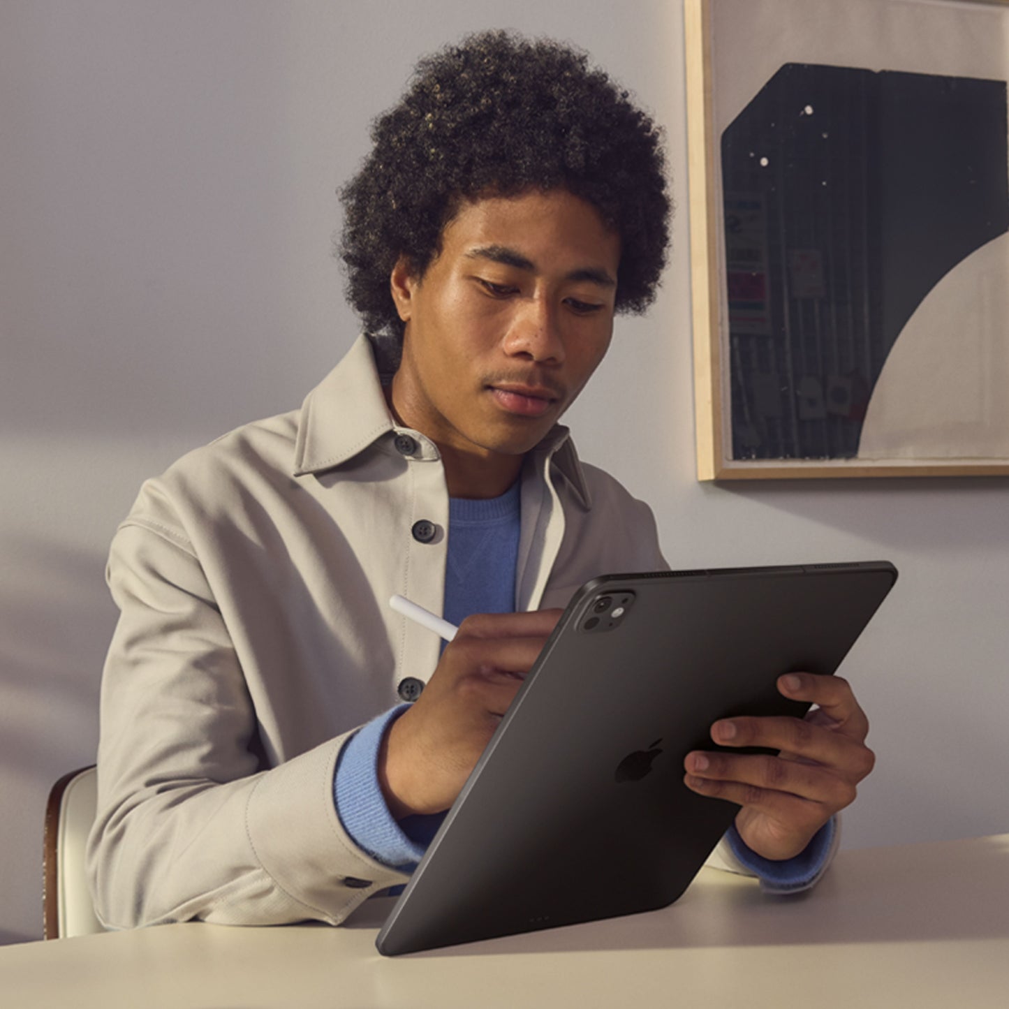 iPad_Pro_13-in_M5_WiFi_Silver_PDP_Image_Position_5__en-ME