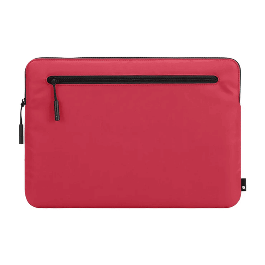 جراب Incase Compact بخامة Flight Nylon لأجهزة MacBook Pro مقاس 16 بوصة (2016-2024) - أحمر